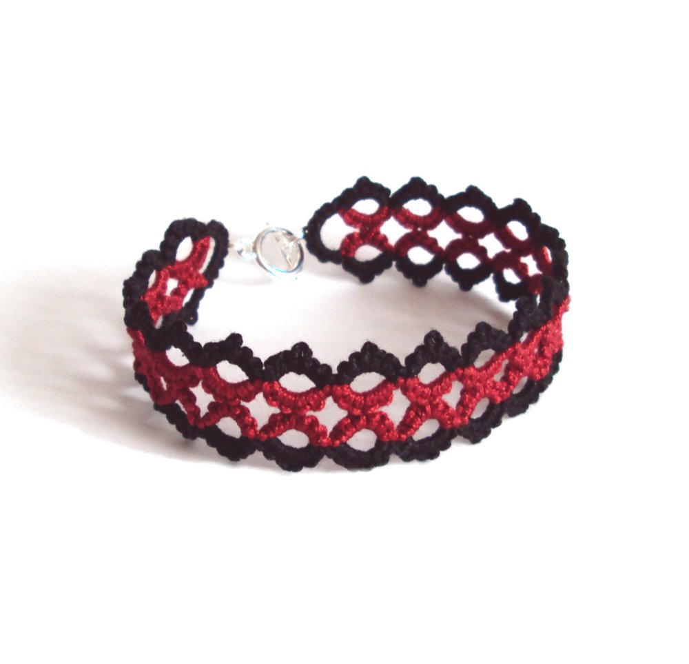 Gothic Lace Bracelet In Tatting on Luulla