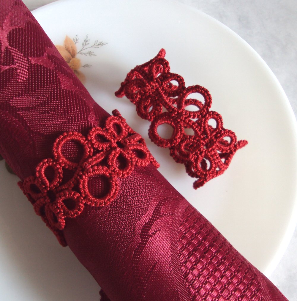 Set Of Two Red Napkin Rings On Luulla   Product Hugerect 31176 5118 1337608222 5798cf419589a032916a3697fb892440 